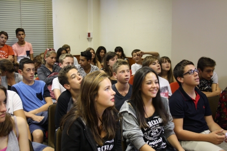 Alumnes de Santa Eulàlia i Montville a la sala de plens