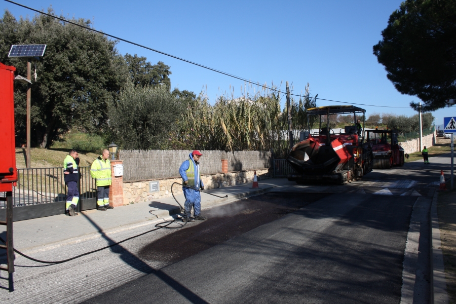 Treballs de conservació i manteniment del paviment de la calçada del camí de Caldes