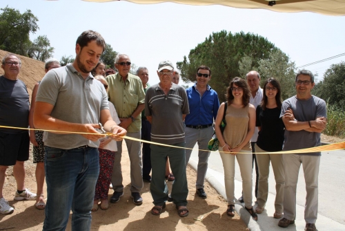 L'alcalde Francesc Bonet, inaugurant el camí de vianants