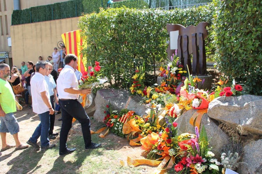 Ofrena floral de les entitats del poble