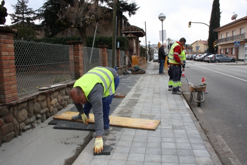 Obres de les voreres a la carretera de Barcelona