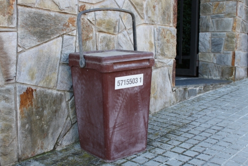 Cubell de l'antic sistema porta a porta