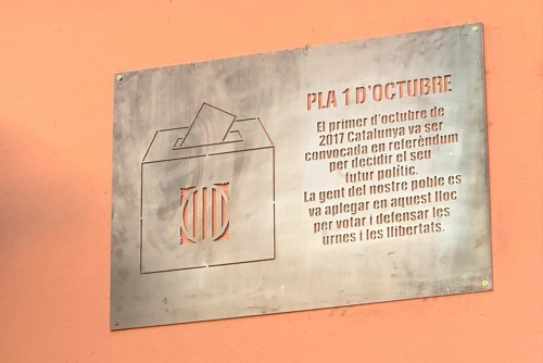Placa del 'Pla de l'1 d'octubre'