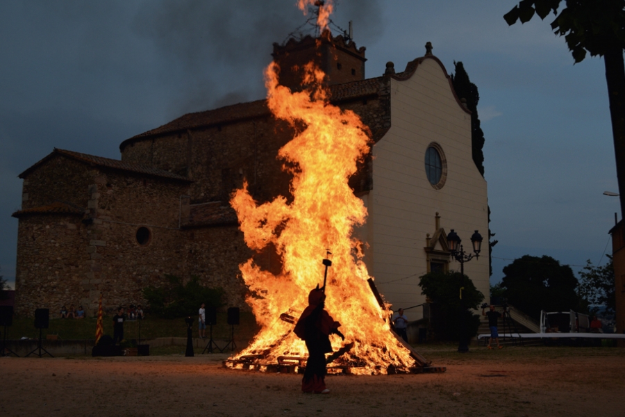 Les fogueres a Santa Eulàlia requereixen d'autorització. Fotografia: Mireia Turrillo