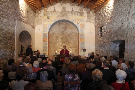 Missa a l’interior de la capella