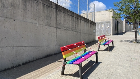 Bancs de Santa Eulàlia es pinten amb l'arc de Sant Martí