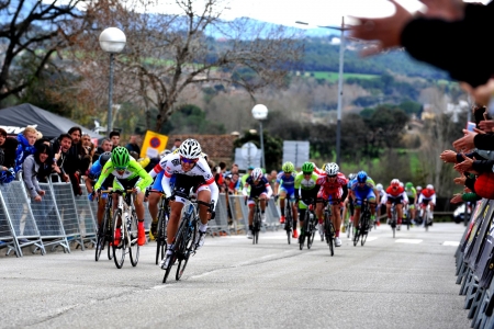 El ciclista Pol Hervàs, durant l'esprint final de la cursa dels júniors