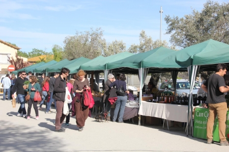 Venda de productes a l'exterior de La Fàbrica