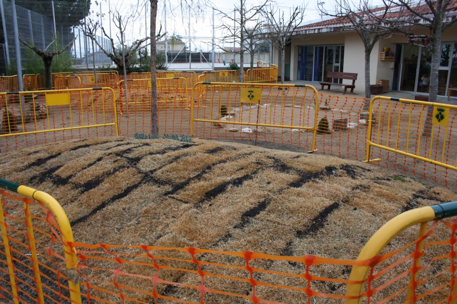 Noves dunes al pati de l'escola bressol l'Alzina