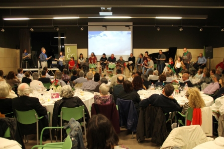 Sala Pau Casals plena per veure la representació de "El Retaule del Flautista"