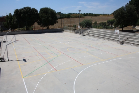 Pista exterior, on s'han pintat les línies
