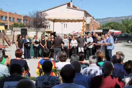 La Coral Santa Eulàlia interpretant "El Cant de la Senyera"