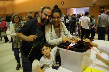 Somriures i clavells, la millor forma d'anar a votar