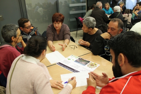 Taula de debat per parlar dels dos models de recollida d'escombraries