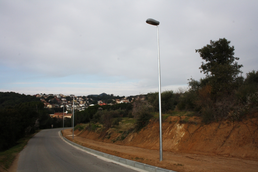 Enllumenat al camí dels Ametllers