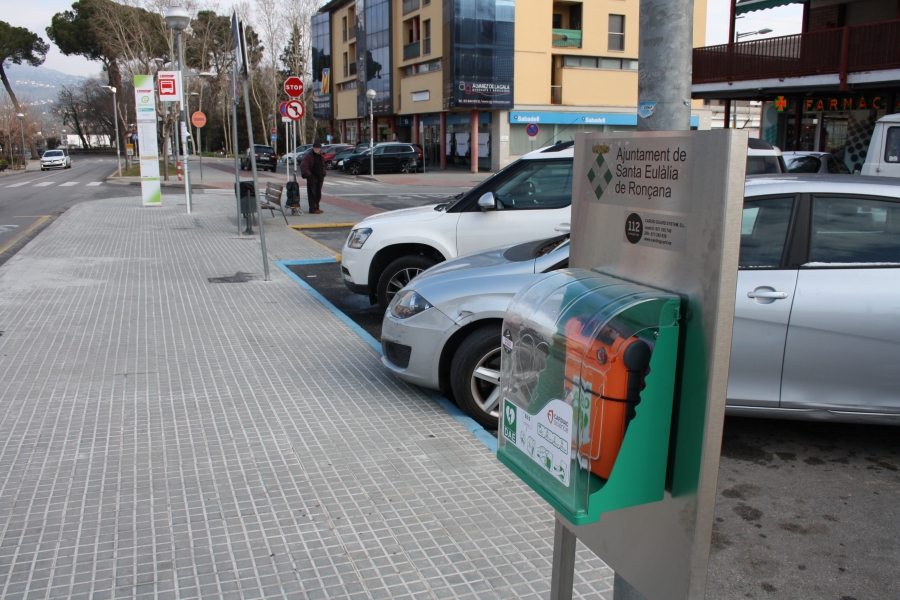 Desfibril·lador a la parada d'autobús de La Sala