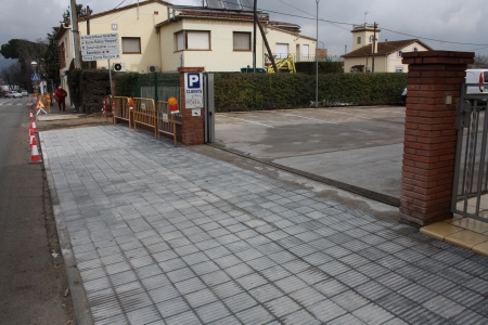 Obres de les voreres a la carretera de Barcelona