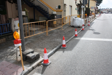 Obres de les voreres a la carretera de Barcelona
