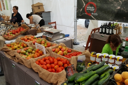 Un total de 12 establiments van vendre productes de quilòmetre 0