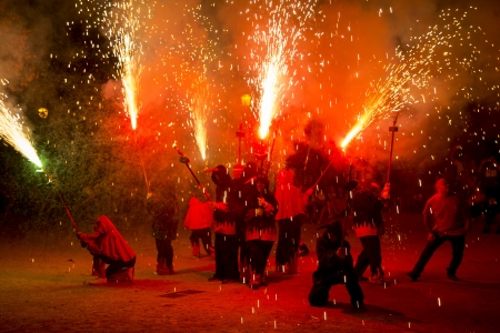 Correfoc amb els Diables de la Vall del Tenes