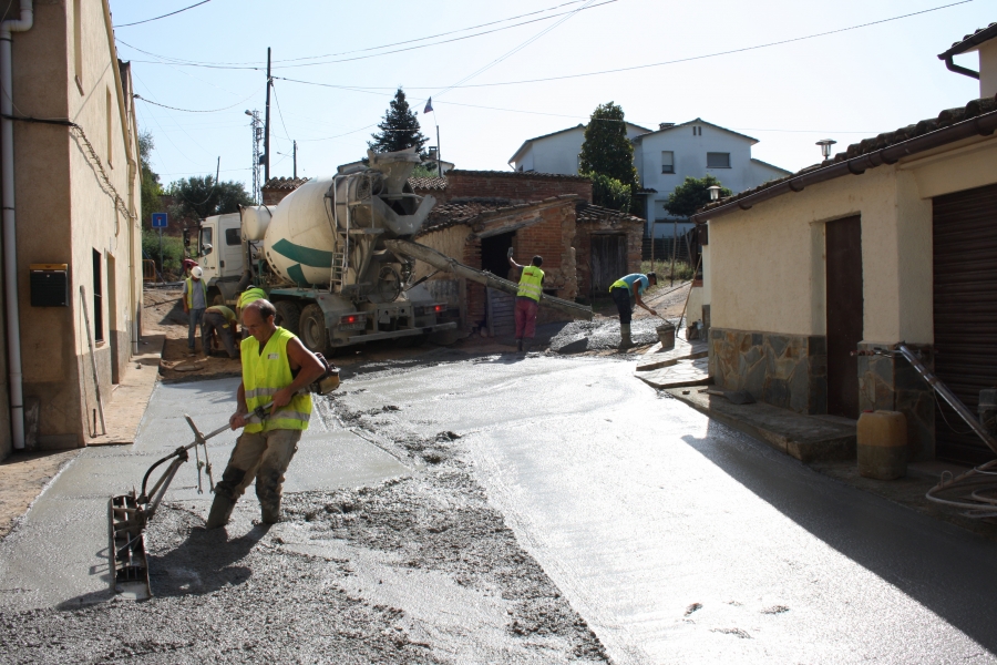 Obres de pavimentació al camí del Bonaire