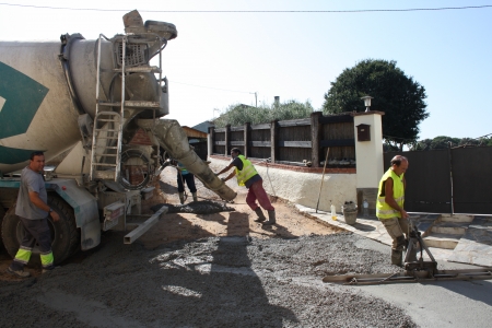 Obres de pavimentació al camí del Bonaire