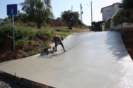 Obres de pavimentació al camí del Bonaire