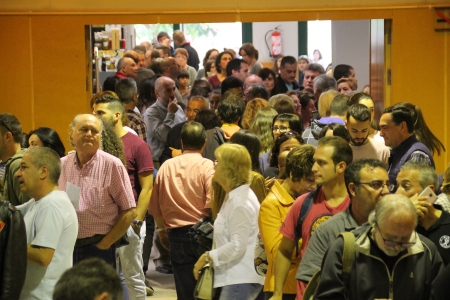 Les cues per poder votar no van cessar durant tot el dia