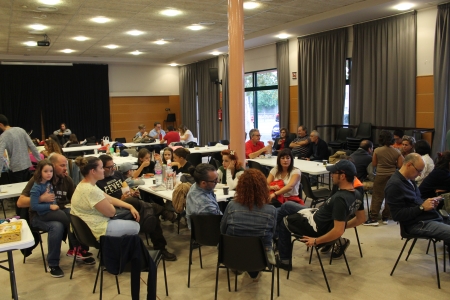 Molta gent va fer guàrdia a La Fàbrica la nit abans de l'1-O