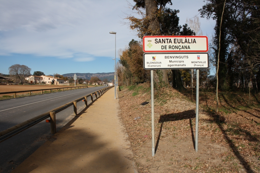 L'itinerari de vianants, a l'entrada de Santa Eulàlia