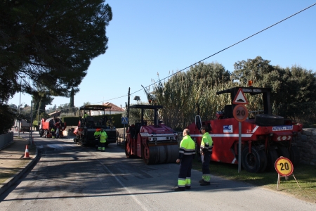 Treballs de conservació i manteniment del paviment de la calçada del camí de Caldes