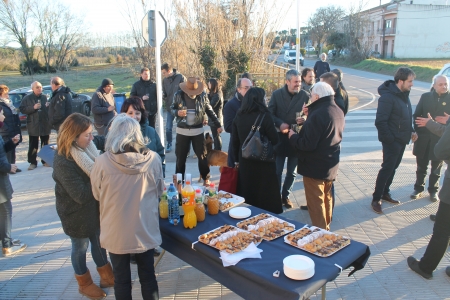 Un piscolabis ha posat el punt i final a l'acte d'inauguració