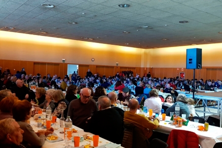 La sala Muriel Casals de La Fàbrica va acollir més de 400 persones
