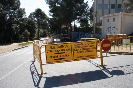 Obres per a la insta·lació d'enllumenat al Camí de la Rovira