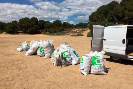 S'han recollit un total de 19 saques de residus