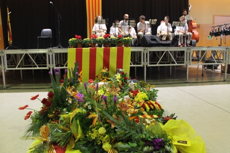 Ofrena floral feta per entitats i associacions de Santa Eulàlia