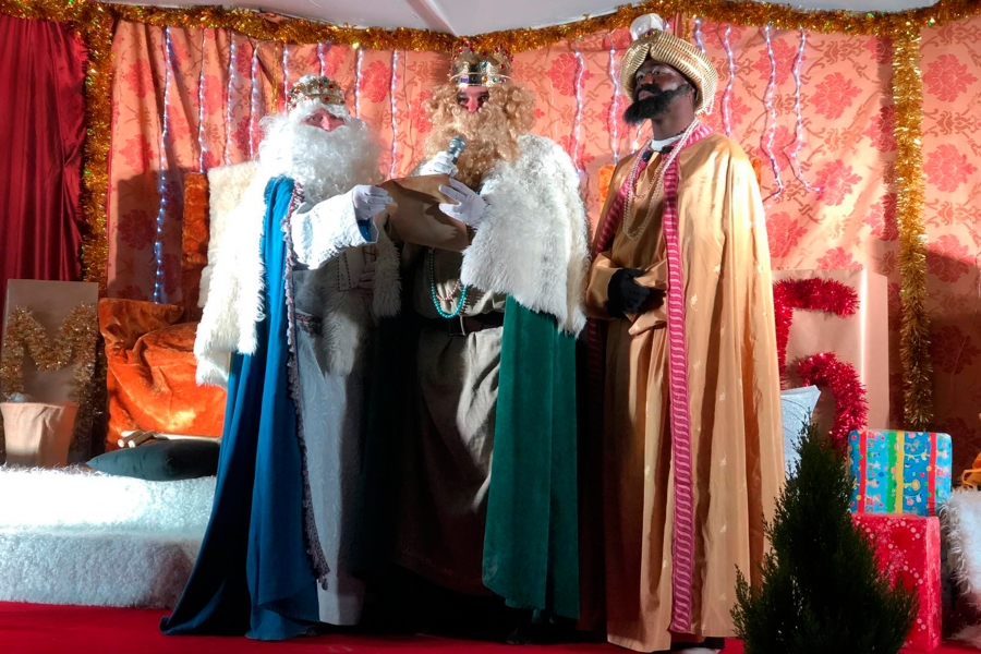 Els tres Reis Mags, dirigint-se al poble de Santa Eulàlia